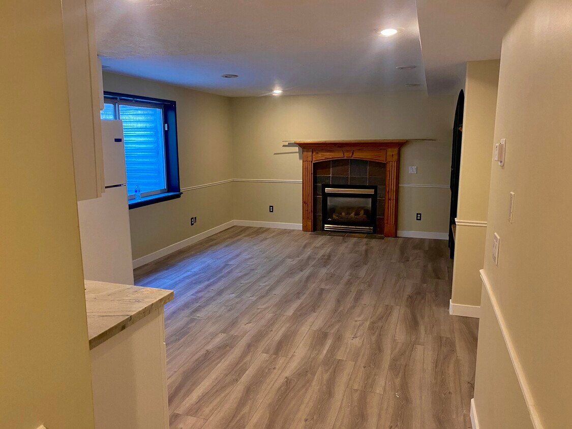 2198 N 1600 E Unit Basement, Layton, UT 84040 Apartments in Layton