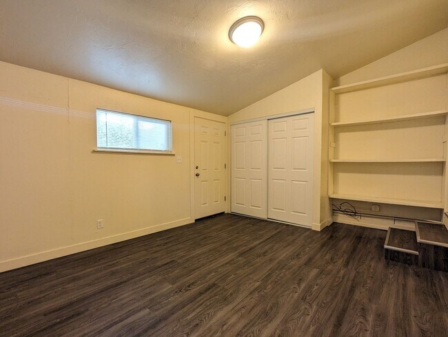 Foto del edificio - Remodeled Studio apartment- Great location in downtown Eugene!