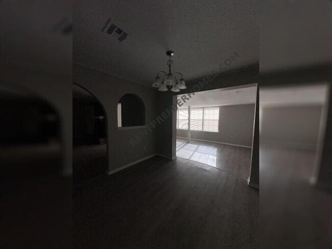 Building Photo - 2632 SW 90th Pl