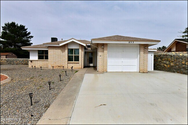 Foto del edificio - 853 Nita Fay Dr