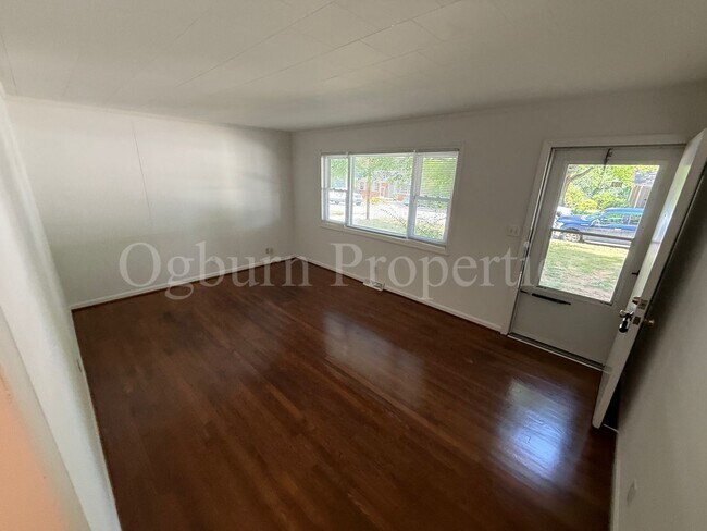 Foto del edificio - 1102 Oak Grove Rd SW