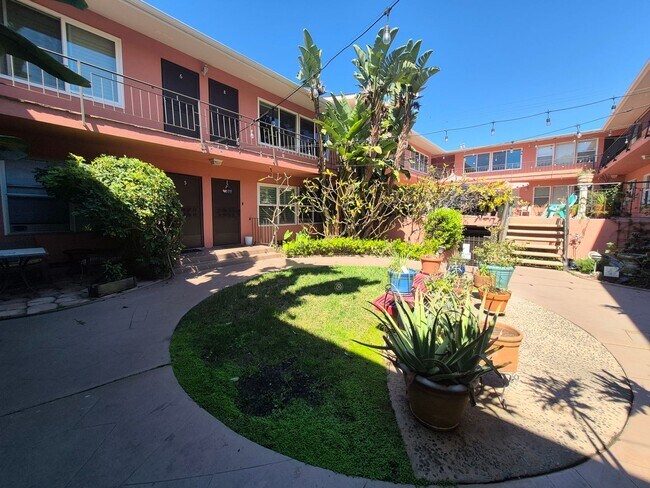 Foto del edificio - Charming One Bedroom, One Bath Unfurnished Apartment