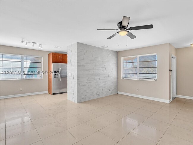 Foto del edificio - 365 NE 171st Terrace