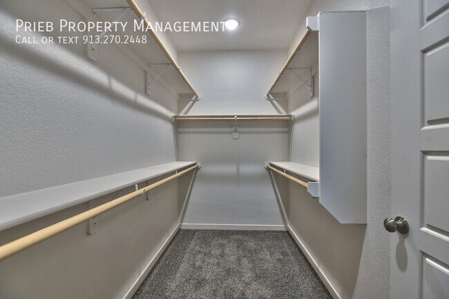 Building Photo - 12321 S Chelsea-101
