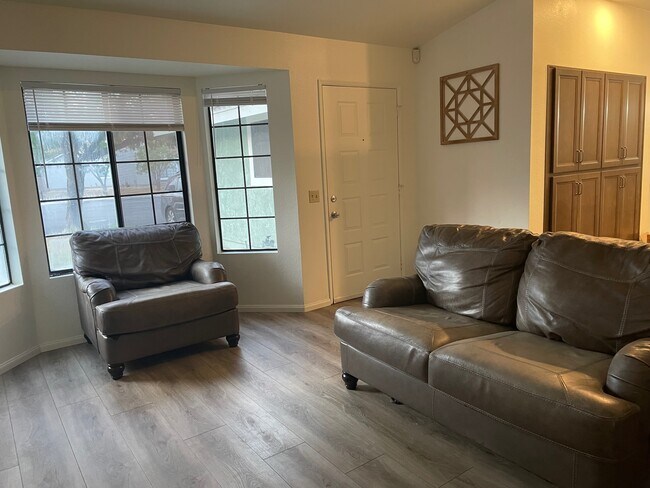 Foto del edificio - 39436 Long Ridge Dr