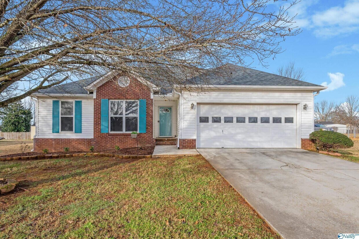 Primary Photo - 212 Falcon Ridge Dr