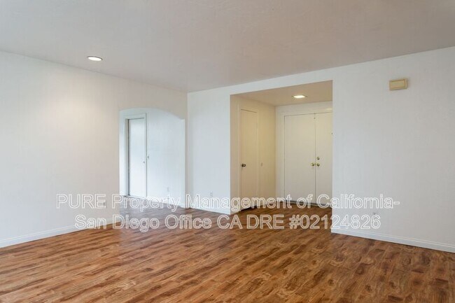 Building Photo - 1420 Palomar Dr