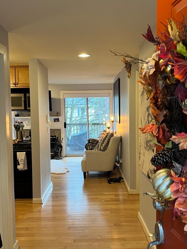 Building Photo - 301 W Raye St