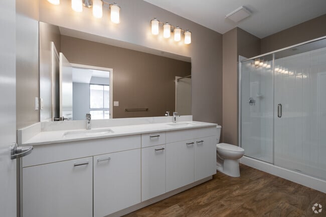 2BR, 3BA - 2,114SF - Bathroom - Allure @ Harbor Point