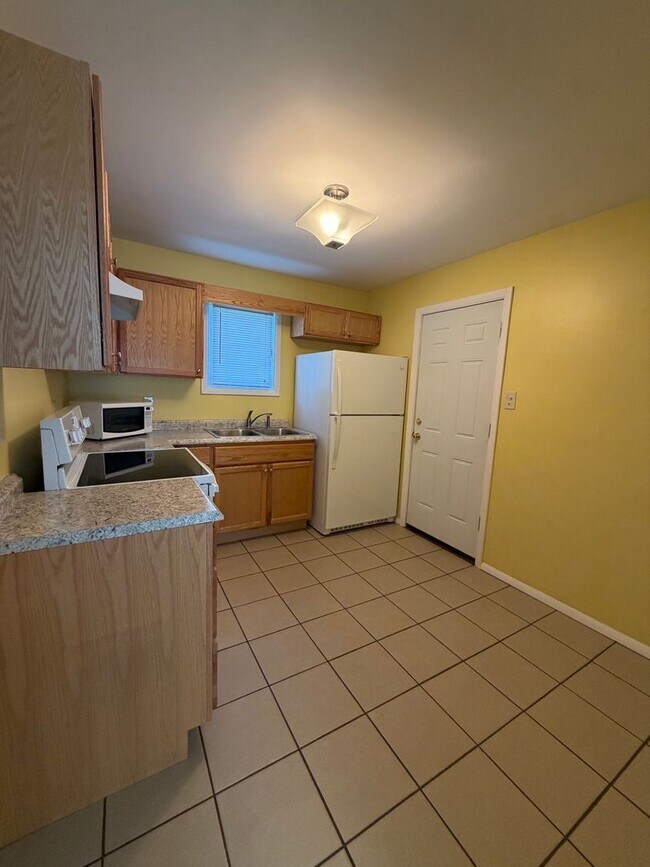 Foto del edificio - Updated 2 Bedroom Gem with Large Fenced Yard & Garage