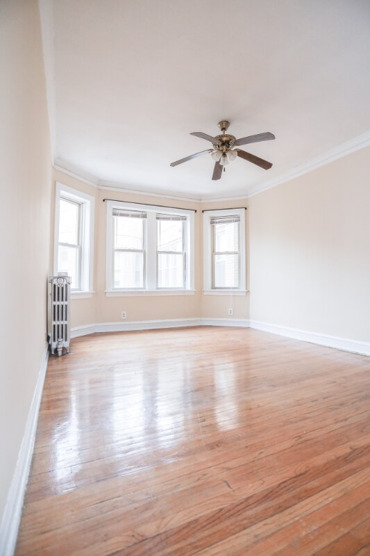 Foto principal - 3950 W Roscoe St