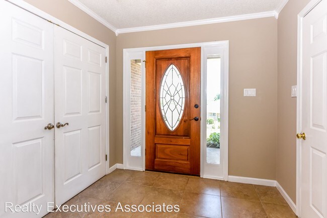 Foto del edificio - 723 Mize Farm Ct