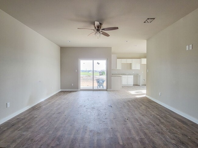 Building Photo - 3 BR/2 BA Corsicana Home