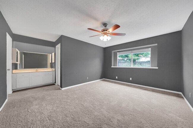 Foto del edificio - 14830 Keelby Dr