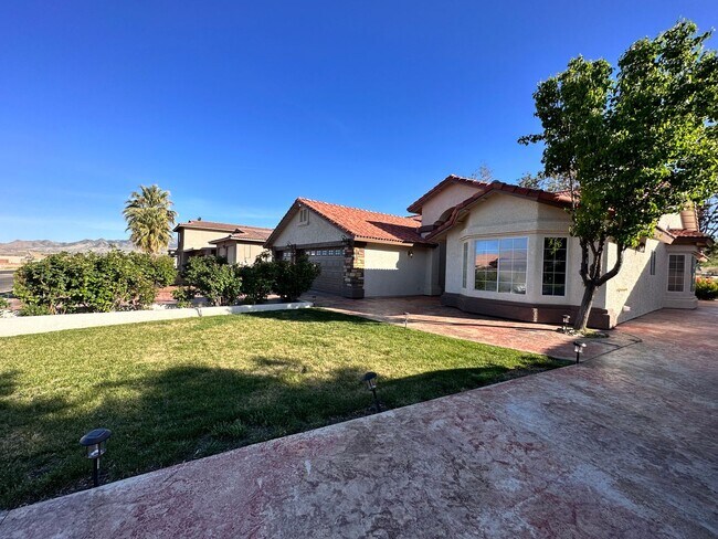 Building Photo - Beautiful Furnished 3 Bedroom Home on Cerb...