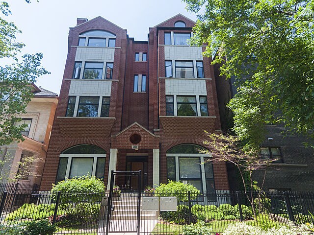 Foto principal - 6022 N Kenmore Ave