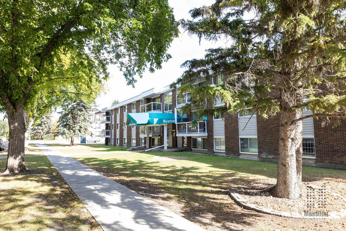 Primary Photo - Queen Mary Apartments