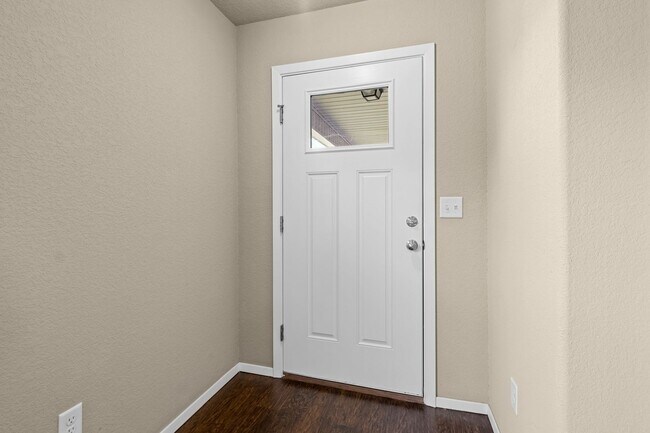 Building Photo - Beautiful and Spacious Home!