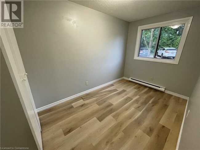 Photo du bâtiment - 1200 Courtland Ave E