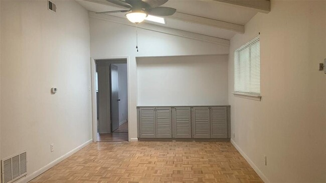 Building Photo - 609 Bissonet Ln
