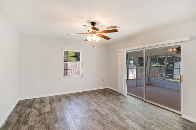 Building Photo - 2705 S Dellwood Dr
