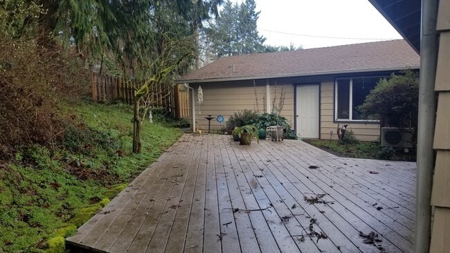 Outside shared patio/deck - 2150-2160 Raynor St SE