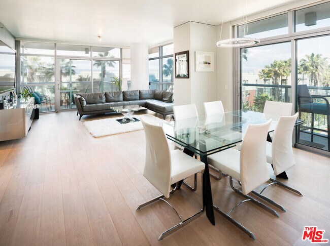 Foto del edificio - 13650 Marina Pointe Dr