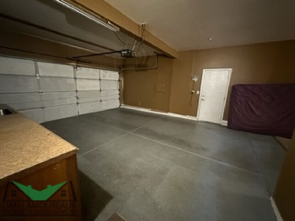 Foto principal - 4 Bedroom in East Woodland
