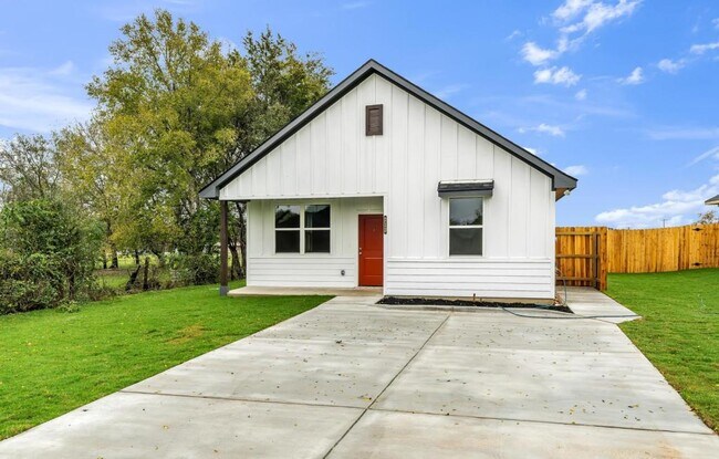 Foto del edificio - 305 W. MLK Caldwell TX 77836