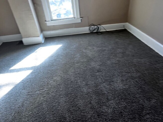 Building Photo - House for Rent 3 BR / 1 BA