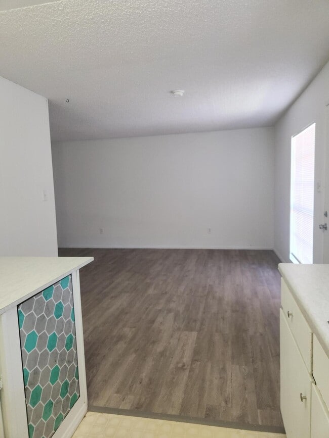 Building Photo - 1212 Chelwood Park Blvd NE