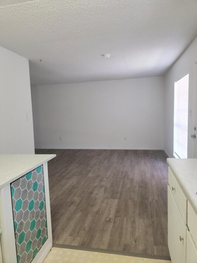 Foto del edificio - 1212 Chelwood Park Blvd NE