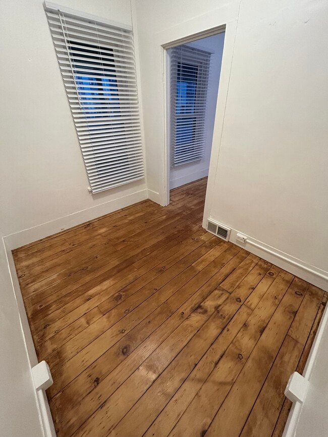 Extra room/office/guest room - 14 N Main St