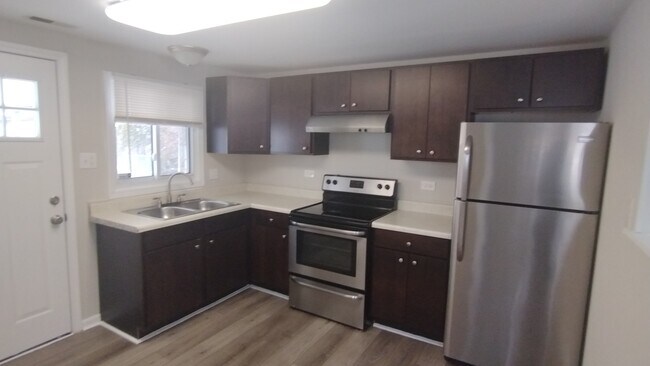 Foto del edificio - 8742 S Duffy Ave
