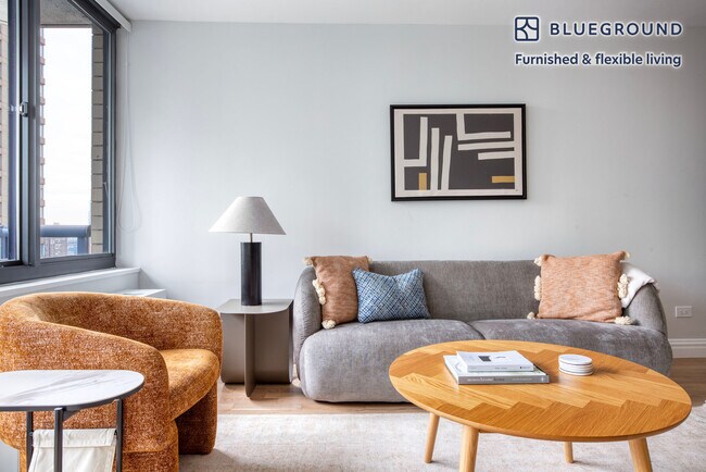 Foto del edificio - 235 W 48th St