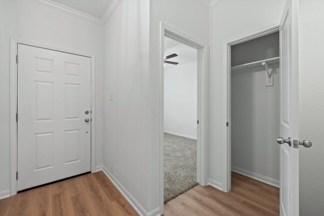 Foto del edificio - 8014 Timber Holw Ln