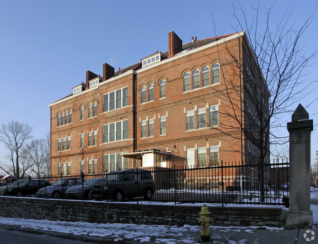 Foto principal - 1615 Chase Ave