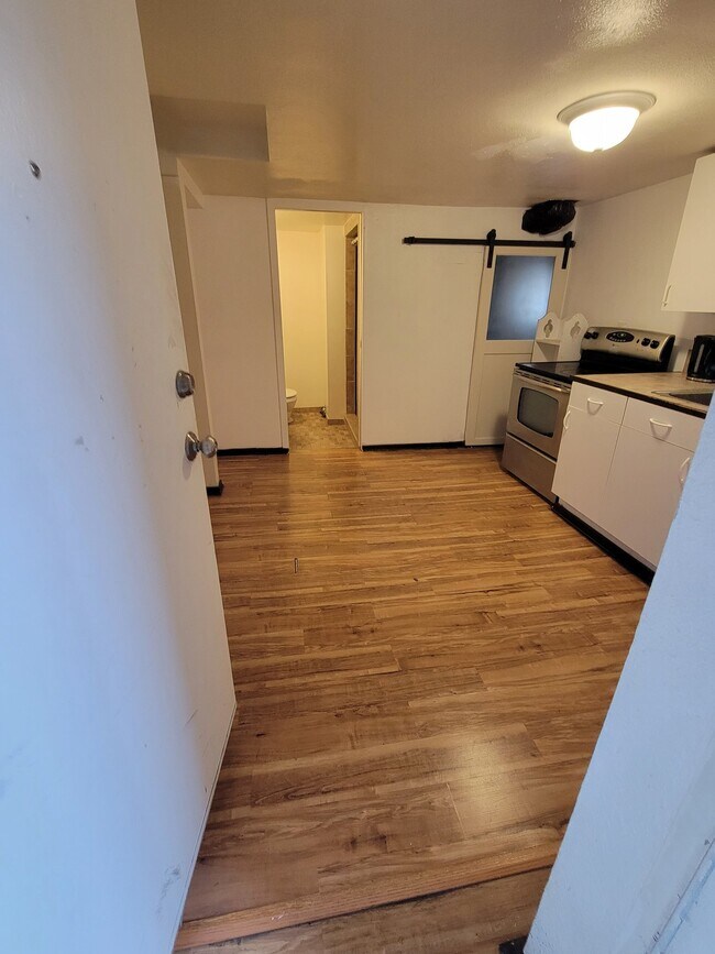 Foto del edificio - 5032 35th Ave SW