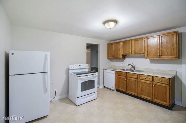 Building Photo - 2 br, 1 bath Duplex - 4212 Branch Ave