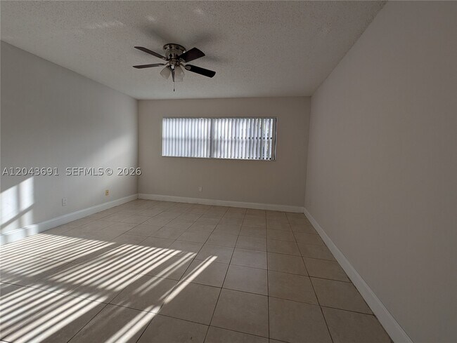 Foto del edificio - 7502 NW 33rd St