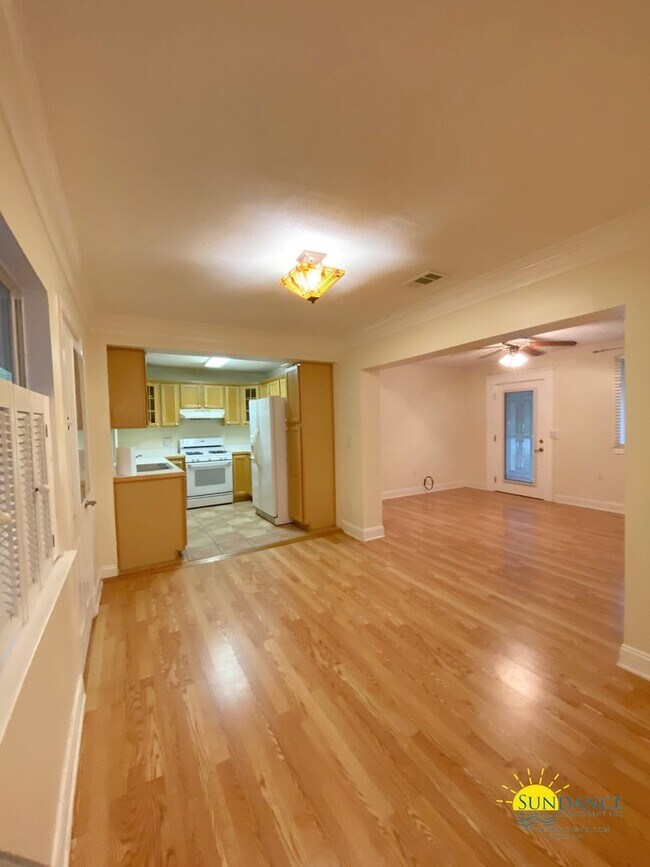 Building Photo - Adorable Updated Home In Fort Walton Beach