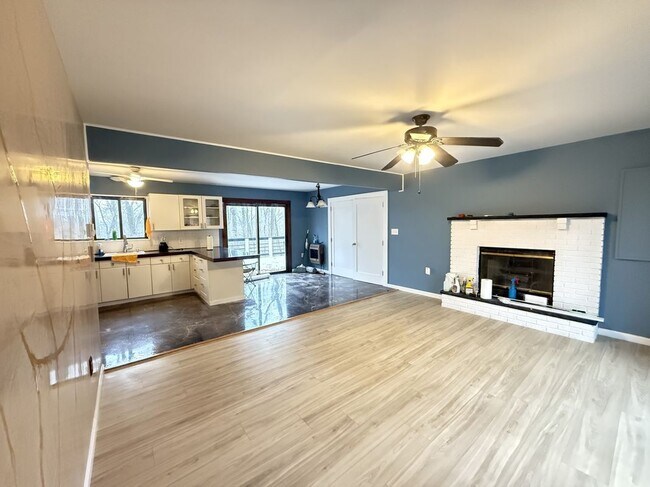 Foto del edificio - 1049 Alpine Dr