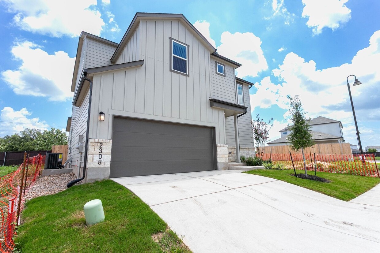Primary Photo - Beautiful 3 Bedroom, 3 Bathroom Home in Ro...