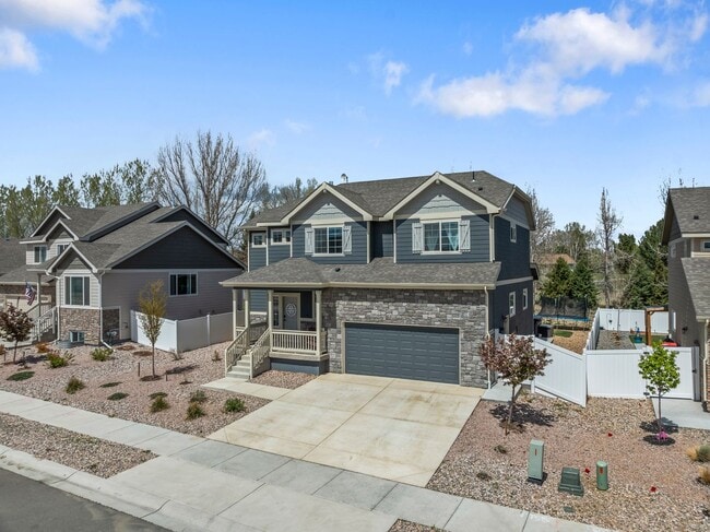 Building Photo - Spacious 4-Bedroom Home with Private Backy...