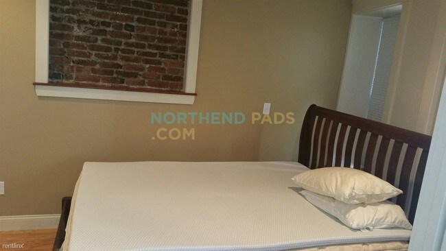 Building Photo - 471 Hanover St