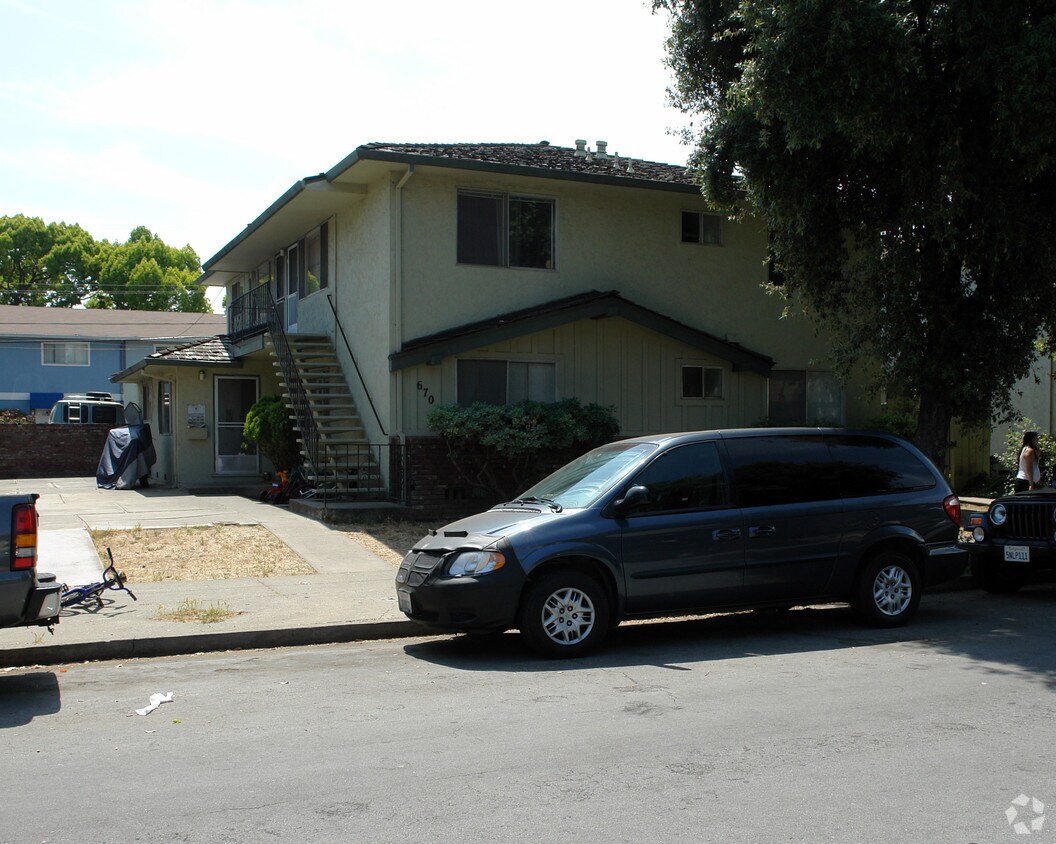 Foto principal - 670 Grand Fir Ave