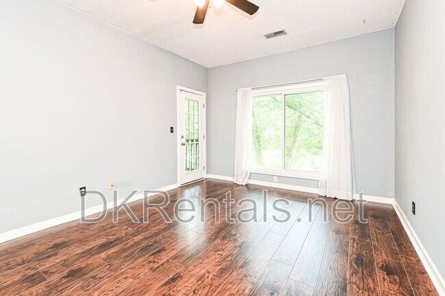 Building Photo - 8207 Fairview Bluff
