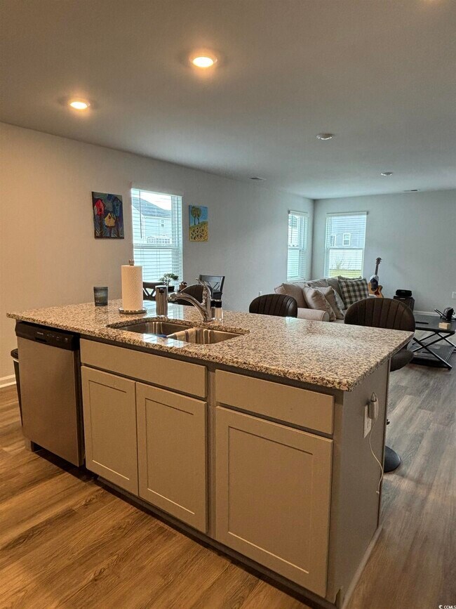 Foto del edificio - 73 Cpe Pt Dr