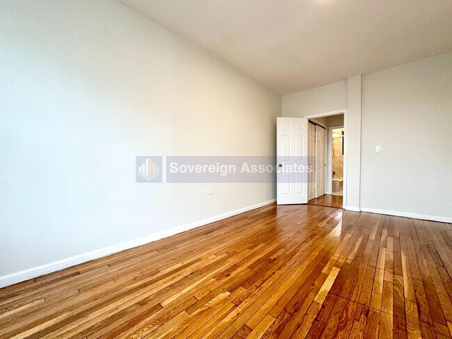 Foto del edificio - 1544 Gillespie Avenue