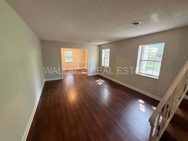 Foto del edificio - 11141 Pleasant Forest Dr